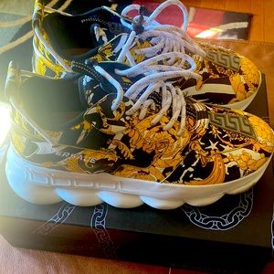 Versace Chain Reaction Men’s Sneaker. Excellent condition with box and shoe bag